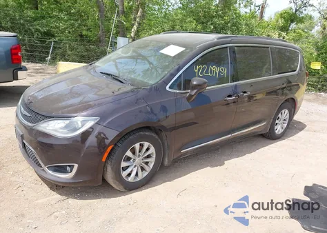 2017 Chrysler Pacifica Touring-L z USA, uszkodzony, nr VIN 2C4RC1BG7HR527307